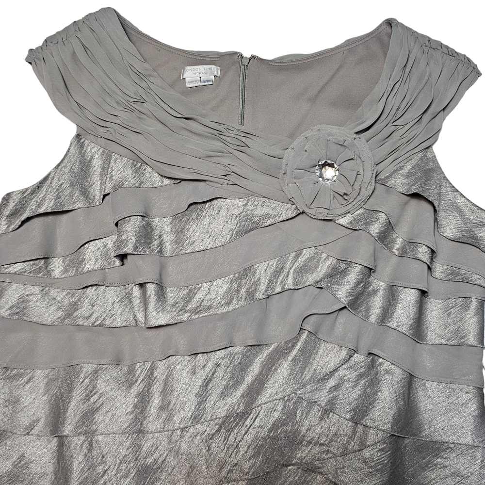 London Times Tiered Shutter Sheath Cocktail Silver Rosette Dress Size 18W - Picture 4 of 12